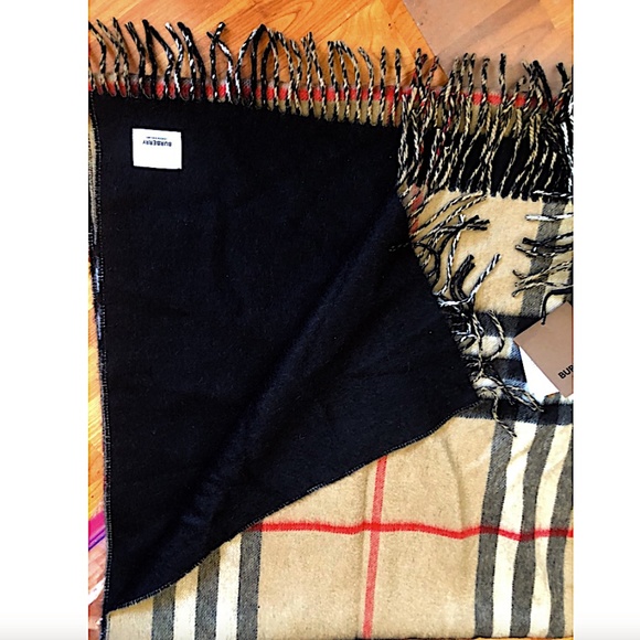 Burberry Reversible Giant Check To Solid Cashmere Scarf - Picture 14 of 15